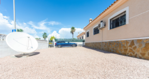 voorkant-villa-casavivilavida-8-persoons-villa-costablanca-prive-zwembad