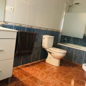 slaapkamer-badkamer-masterbedroom-villa-CasaVivalaVida-8-persoons-villa-costablanca-huis-huren