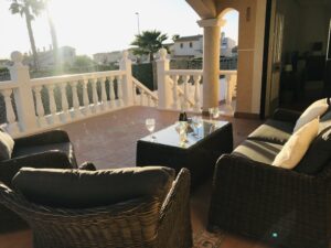 loungehoek-loungeset-buitenterras-villa-CasaVivalaVida-8-persoons-villa-costablanca-huis-huren